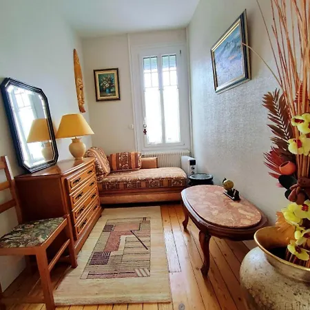 Prázdninový dům Maison De Avec Jardin Et Parking Prives