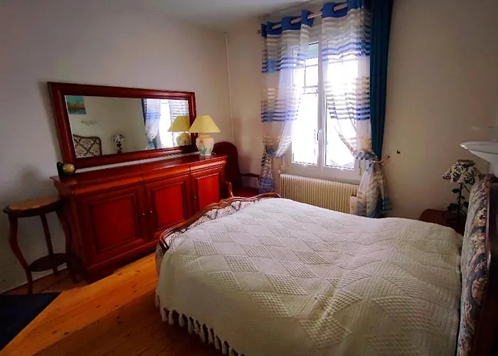 Prázdninový dům Maison De Avec Jardin Et Parking Prives Ouistreham