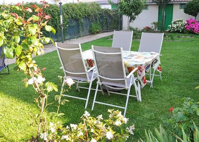 Prázdninový dům Maison De Avec Jardin Et Parking Prives Ouistreham